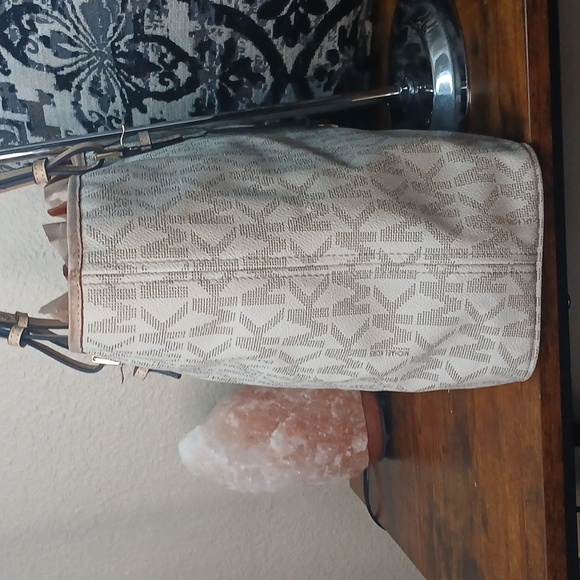 Michael Kors Vanilla Beige Mk Logo XL Jetset Collection Tote Bag PRICE IS FIRM! - Picture 6 of 11